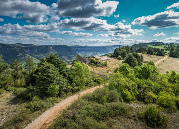 A path that runs throughout the pays du Roquefort 4 days