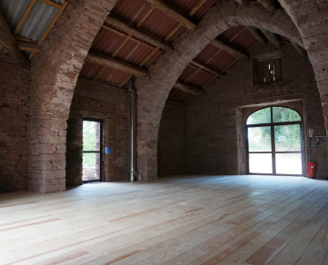 la grande salle du Hameau des Gîtes du Brugas (90m2)