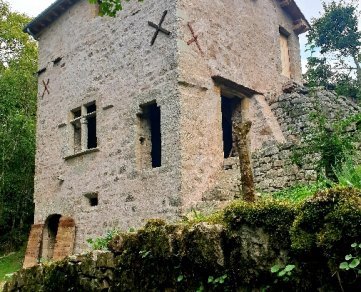 Hameau médiéval de Saint-Caprazy
