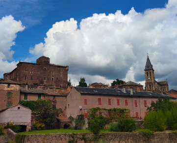 Saint-Izaire castle and archery museum