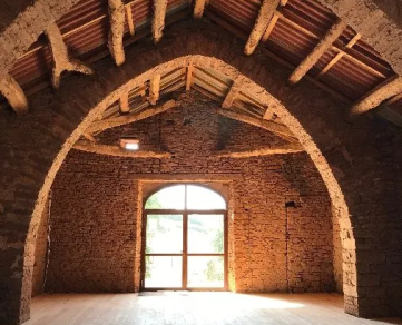 la grande salle du Hameau des Gîtes du Brugas (90m2)