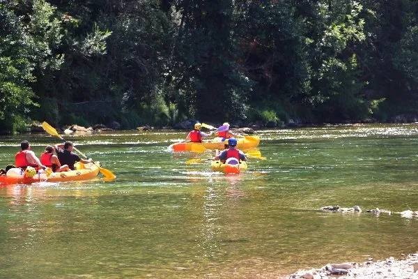 camping-cascade-aveyron-canoe