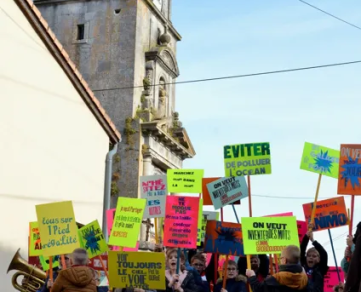 Déambulation : Attention Manif'